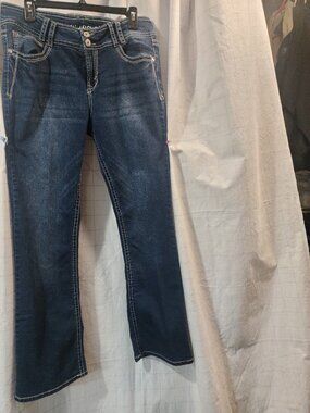 Ladies Wallflower Lucious Curvy Fit Bootcut Jeans Size 13 Regular Embellished
